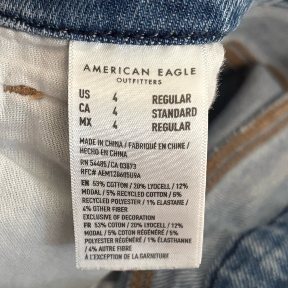 American Eagle blue high-waisted stretch curvy mom jeans - Picture 4 of 6